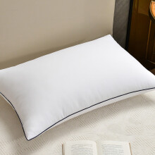 Travesseiros Hotel Collection – Macios, elásticos, com núcleo removível de plumas brancas para quem dorme de lado, de costas ou de bruços.