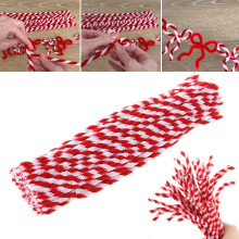 Conjunto de 100 limpadores de cachimbo natalinos, sendo 50 listrados em vermelho e branco e 50 vermelhos grossos e macios, ideais para artesanato e