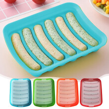 Moule à saucisses en silicone à 6 compartiments avec couvercle, idéal pour la cuisson de saucisses maison au four ou à la vapeur. Cadeau idéal.