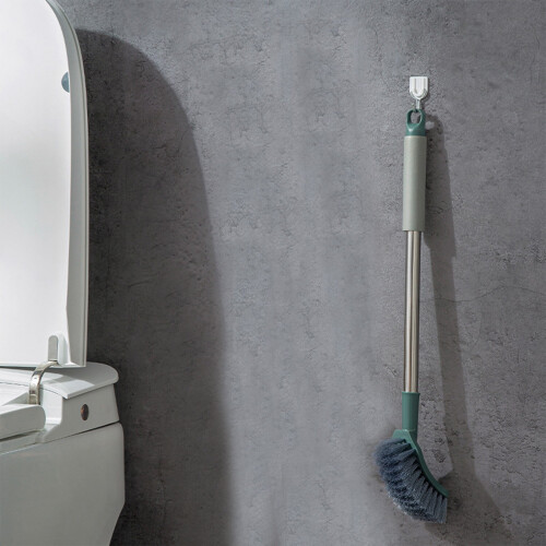 Cepillo de baño Aoujea con mango largo y soporte de pared.