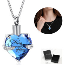 Collana con urna a forma di cuore in cristallo per ceneri con pietra portafortuna