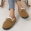 Pantufas mocassim femininas de camurça, quentinhas e macias, para uso interno e externo. 4