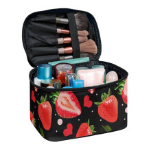 Make-uptasje met aardbeiendesign, reisetui voor cosmetica.