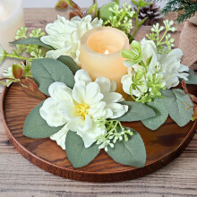 Weihnachtskerzenring mit künstlichen Rosen und Hortensien