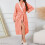Plus size damekjole i fleece med V-hals og 1