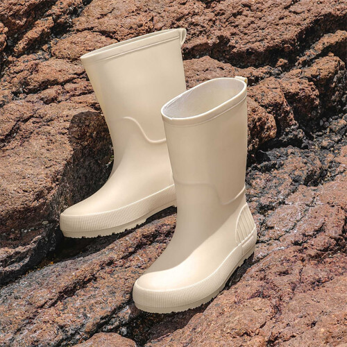 Botas de chuva femininas impermeáveis de cano curto, antiderrapantes e com cano largo. 1