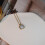 Collier à chaîne dorée avec pendentif carré œil-de-chat 3