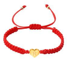 Vergoldetes Armband mit Initialen und Herzanhänger, rotes Flechtmuster