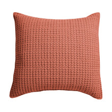 Cojín decorativo Levtex Home con textura de gofre, relleno de poliéster, 20x20 pulgadas.