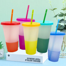 Gobelet Cheer.US 700 ml à couleur changeante avec paille et couvercle
