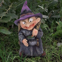Hexen-Gartenornament aus Polyresin für drinnen und draußen