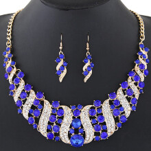 Damesketting en oorbellen met spiraalvormige strasssteentjes, blauw