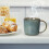 Caneca de café de cerâmica com esmalte degradê e alça ergonômica. 4