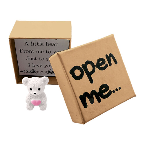 Caixa de presente com miniatura de urso e bilhete de amor, branca, 5x5x3 cm 1