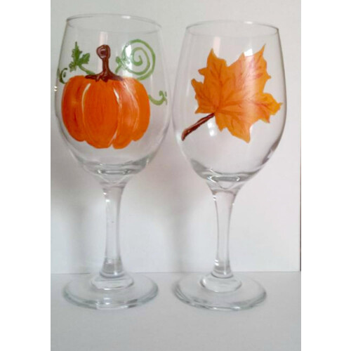 Orangefarbene, handbemalte Weingläser mit Kürbismotiv, 2er-Set 1
