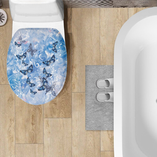 Tampa de vaso sanitário com estampa de borboleta azul, formato retangular e elástica. 1