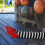 Halloween-Deko „Hexenbeine“ – Lebensgroßer Gartenstecker mit rotem 6