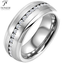 Tioneer Wolframcarbid-Ehering mit weißem Zirkonia im Eternity-Stil und Stufenkanten in Silber oder Schwarz, 8 mm Ring