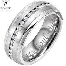 Alliance en carbure de tungstène sertie de zirconiums cubiques blancs, style éternité, bords étagés, disponible en argent ou noir, 8 mm