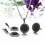 Conjunto de joias pretas com colar com pingente de drusa e strass. 2