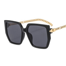 (C1 Black Frame with Gray Lenses) Künstlerische Sonnenbrille im Color-Blocking-Stil für Damen – Dekorative Kettenbrille ohne Sehstärke 9428