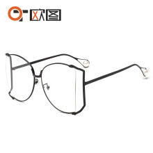 (C10 Black Frame Transparent Lens) Store perlesolbriller for kvinner, skinnende gullfargede hule solbriller i metall