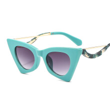 (C2 Blue Frame Double Gray Lens) Cat-Eye-Sonnenbrille mit schlankmachender Wirkung 2815 – Modische Damen-Sonnenbrille ohne Sehstärke