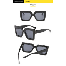 (C1 Black Frame with Gray Lenses) Occhiali da sole oversize quadrati trasparenti bicolore unisex 9012