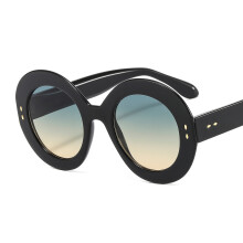 (C7 Black Frame with Gradient Green Tea Lens) Runde, store, off-white solbriller med nagler for menn og kvinner, viral reise og motetrend