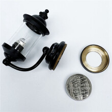 2X 1/12 Schaal Poppenhuis Accessoires Miniatuur LED Wandkandelaar Lamp, Outdoor Lantaarn Zwarte Wandlamp, Werkt op Batterijen