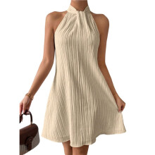 Vestido Curto Feminino com Pregas, Decote Halter Torcido e Sem Mangas, Adornado com Pérolas Cor de Damasco XS