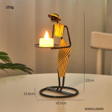 Portacandele vintage in metallo nero per la decorazione di interni, elegante centrotavola e complemento d'arredo per mensole.