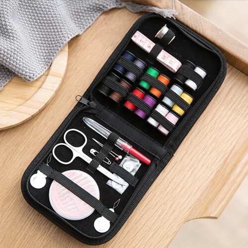 Kit de couture, sac noir, ciseaux et fil (27 pièces). 1