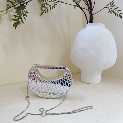Bolsa Transversal em Acrílico em Forma de Lua Crescente, Clutch  com Padrão de Rede Oca e Alça de Corrente, Prata 1