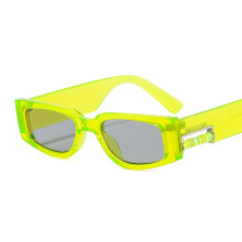 (C2 Fluorescent Green Frame with Light Gray Lenses) Små bågar, trendiga unisex solglasögon med influencer-motiv och personliga bågar.