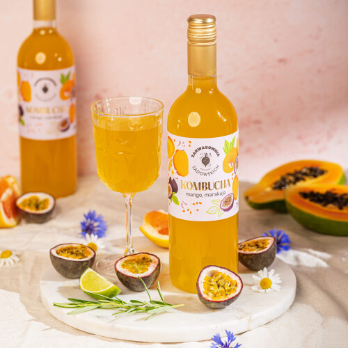 Mango- og passionsfrugtkombucha