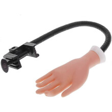 Modello di mano per la pratica della ricostruzione unghie con dita flessibili, ideale per manicure, unghie acriliche e nail art.