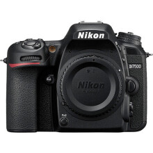 Nikon D7500 + Af-S 18-300Mm F3.5-6.3G Ed Vr Dx