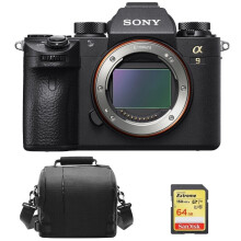 Sony a9 täyden kehyksen peilitön kamerarunko, 64 Gt SD-kortti ja kameralaukku