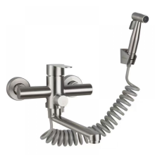 Keukenkraan met één hendel, wandmontage, handdouche, roestvrijstalen wastafelkraan, warm en koud water, draaibare uitloop