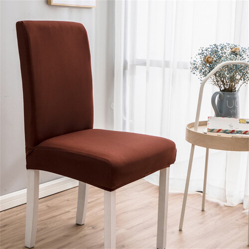 Set van effen, elastische stoelhoezen voor eetkamerstoelen.