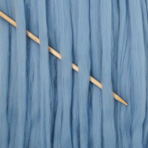 Merino Pencil Roving Bluebird 100g 1