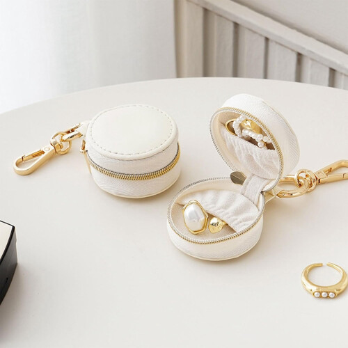 HeeHom jewelry box display case with keychain 2