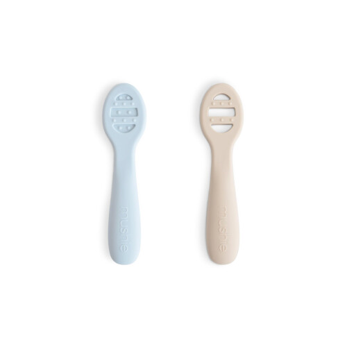 Cuillères en silicone mushie pour bébé - 2 pièces (Bleu Poudré/Sable Changeant)