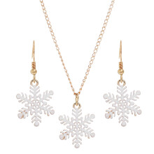Conjunto de pendientes y collar con copo de nieve navideño