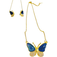 Vlinderketting van goud, titanium en staal met magnetische sluiting.