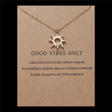 Collar con colgante de sol de aleación para clavícula para mujer