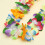 Conjunto de tiara havaiana com flores e folhas verdes. 5