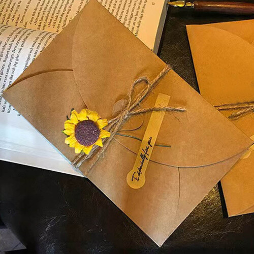 Valentine's Day cards with envelopes, dried flowers 1