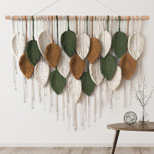 Stort makramé-veggteppe, elegant moderne bohemsk vevd billedvev med blad- og fjærdesign – 91 cm B x 74 cm L – Håndlaget interiør til hjemmet